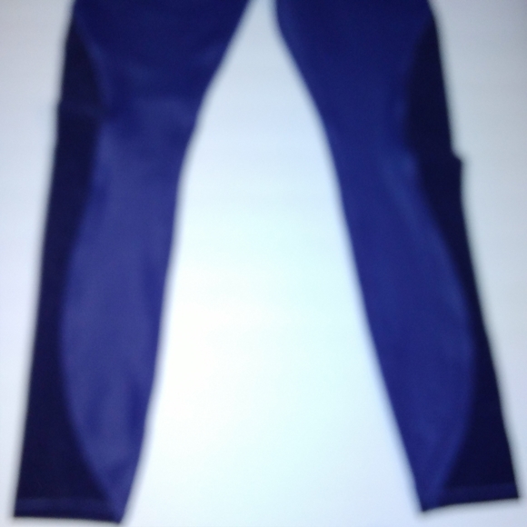 Good American Athletic Leggings - Picture 13 of 16